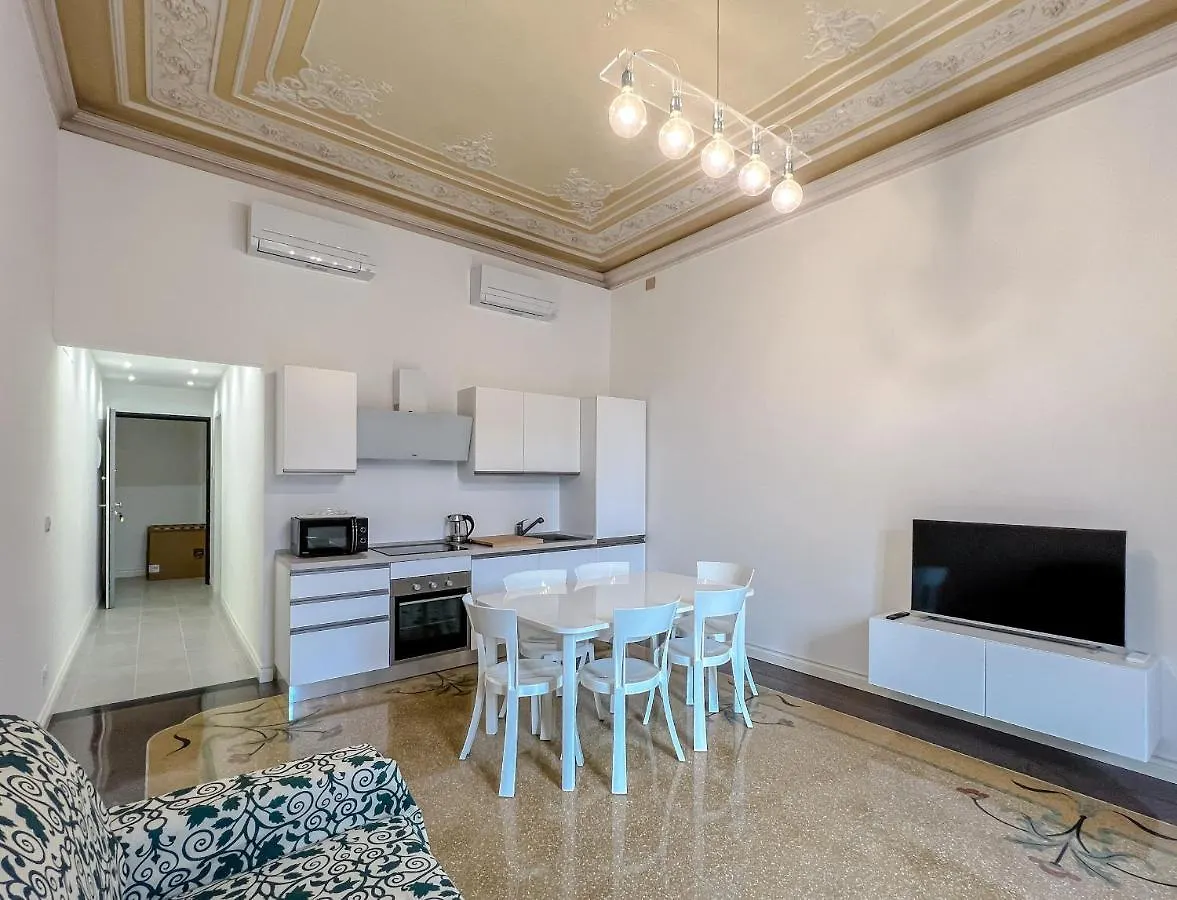 Apartment Appartamenti In Villa Del '900 Varazze Italy